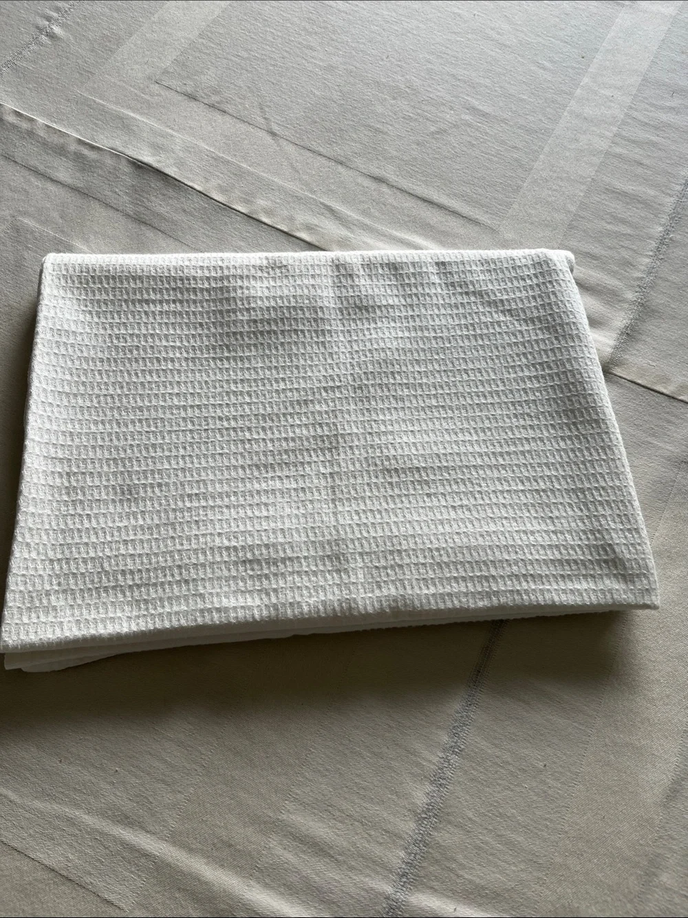 Vintage White Waffle Weave Tablecloth.  💯 Cotton